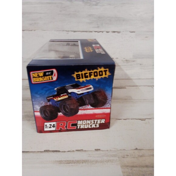 Bigfoot Radio Control 1:24th Scale 4x4x4 New In box - Picture 11 of 13